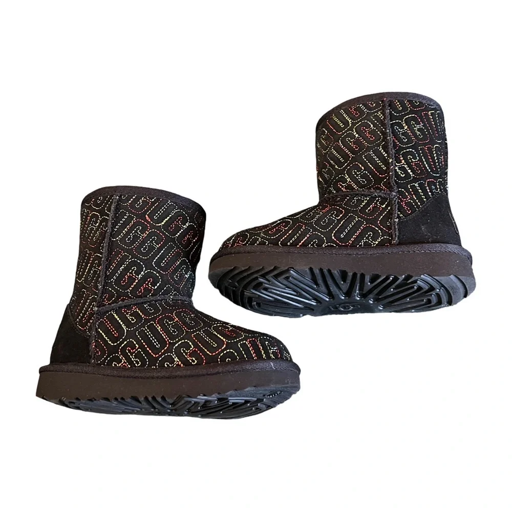UGG Kids' Classic II Graphic Stitch suede boot in black Size 9 toddler new